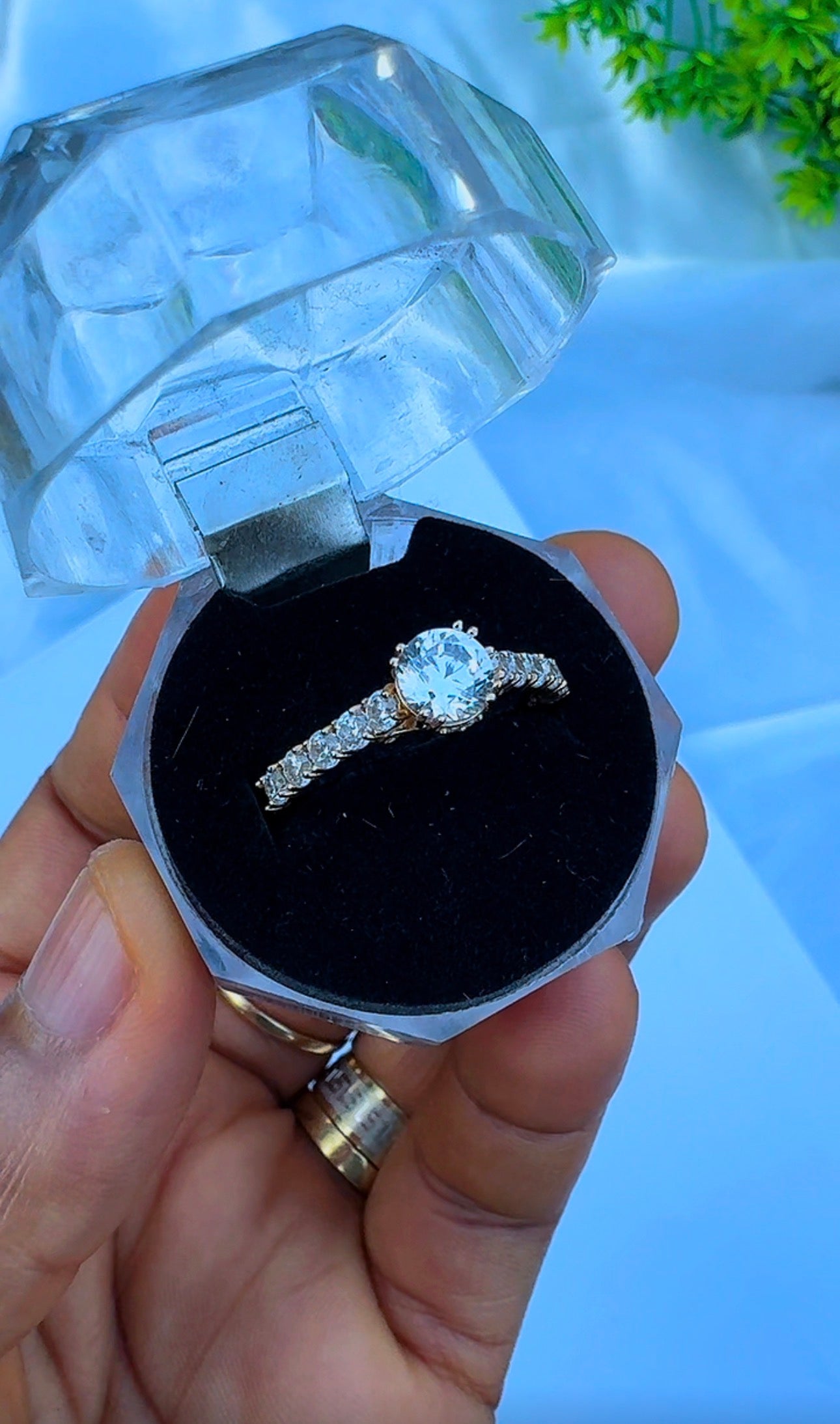 18K Solid Gold Engagement Ring For Women | Size 9 | 3.2g