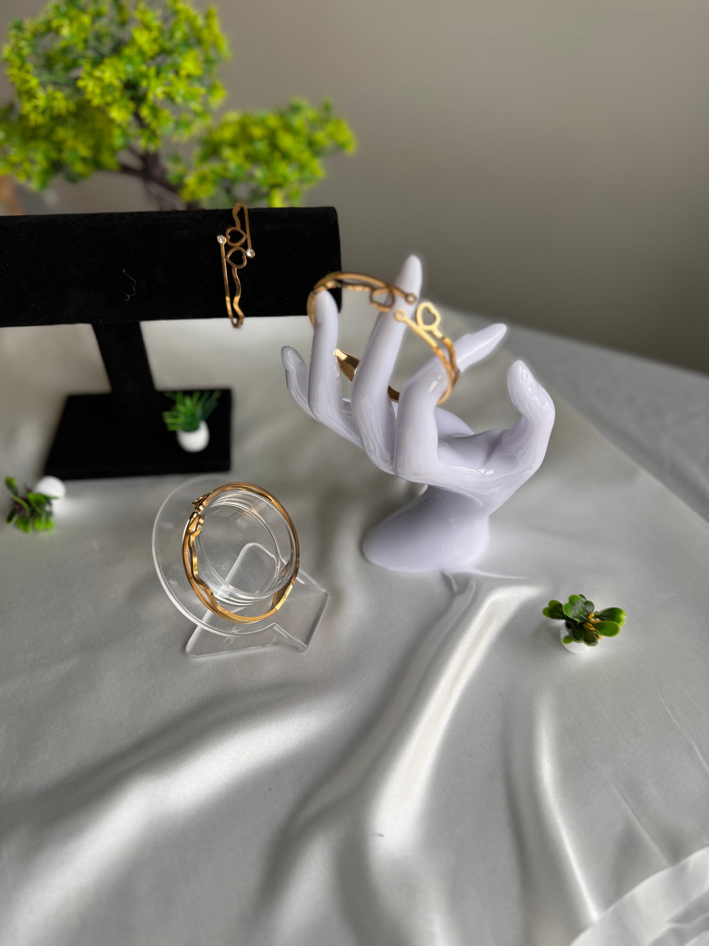 Everyday wear non-tarnish stainless steel bangle