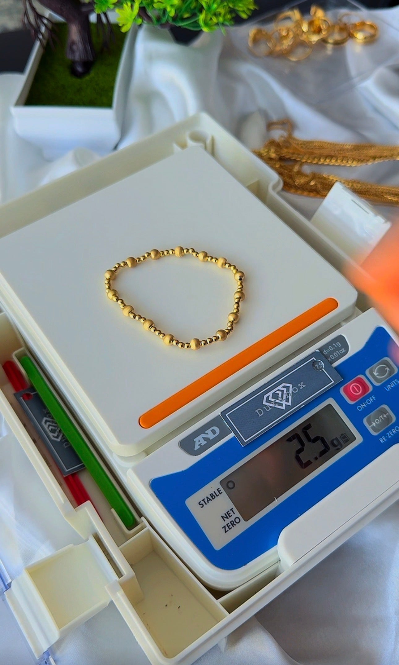 18ct Solid Gold Ball Bracelet | Stretchable Bangle | 2.5g (Extra)