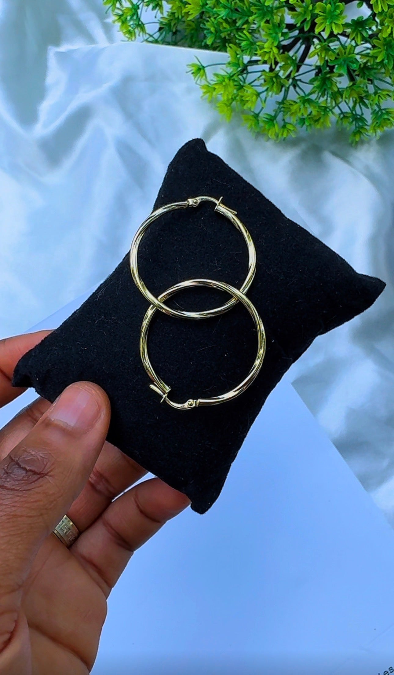 18K Solid Gold Medium Hoop Earrings | 1.5g & 1.63g