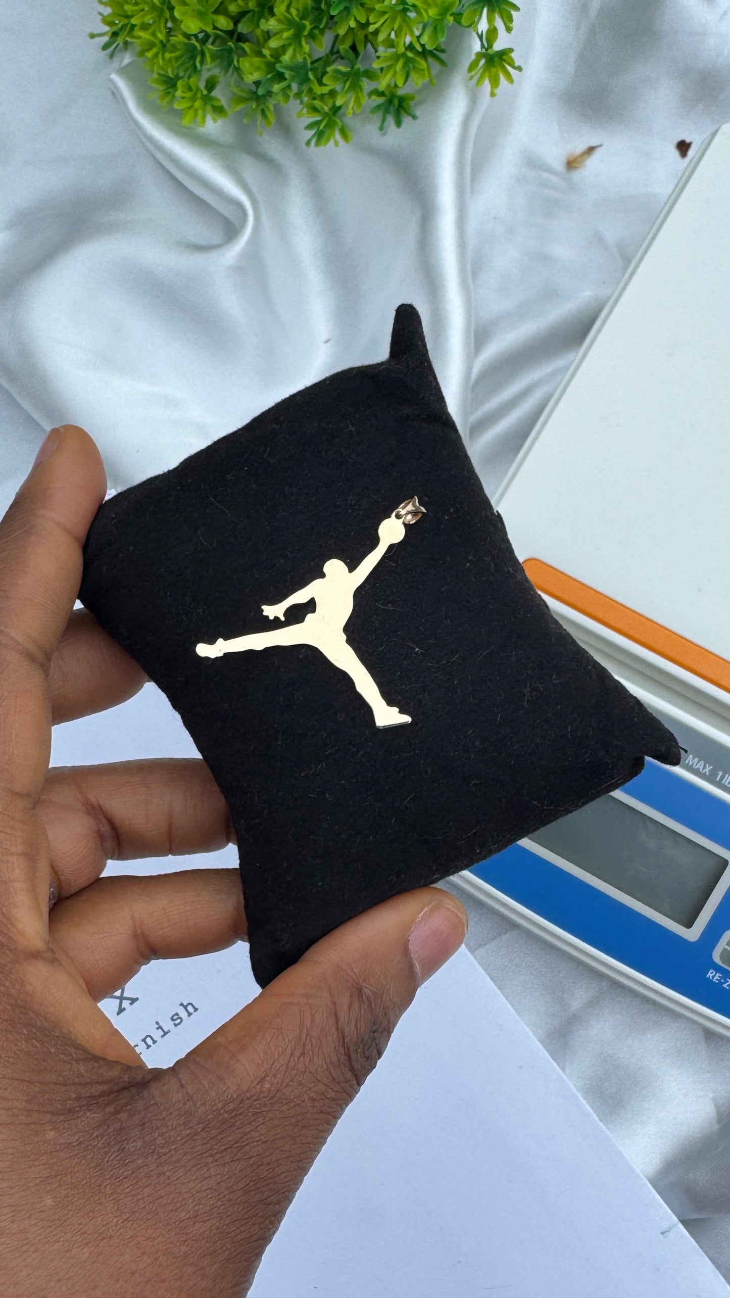 Dagam 18ct Gold Basketball Pendant