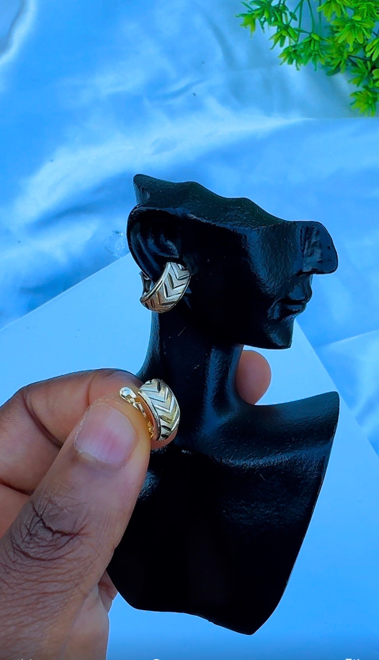 18K Solid Gold Chevron Textured Huggie Hoop Earrings | Vintage Italian Style Half Hoops with Lever Back | 1.7g