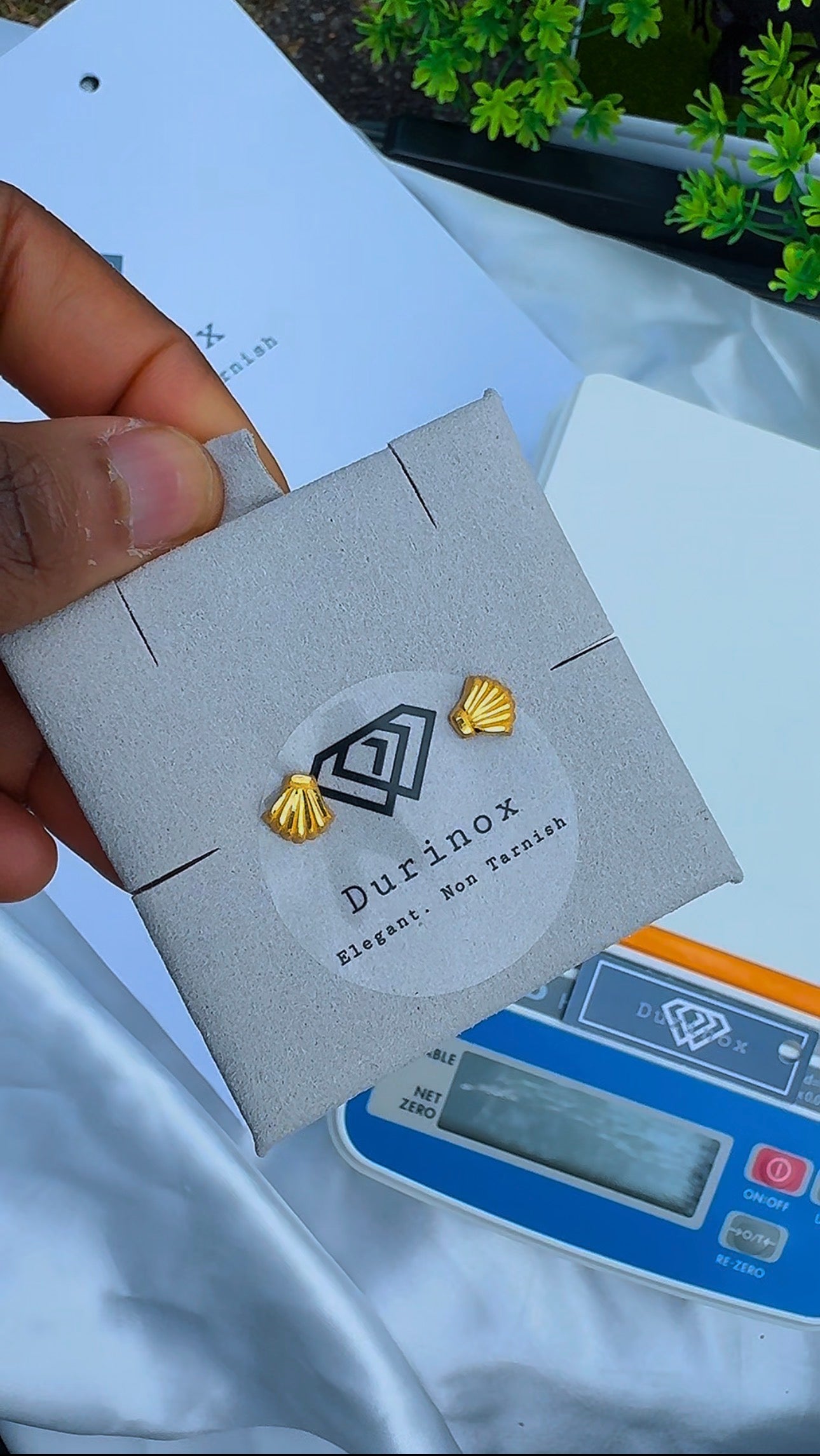 Diiga 21 Karat Real Gold Stud Earrings