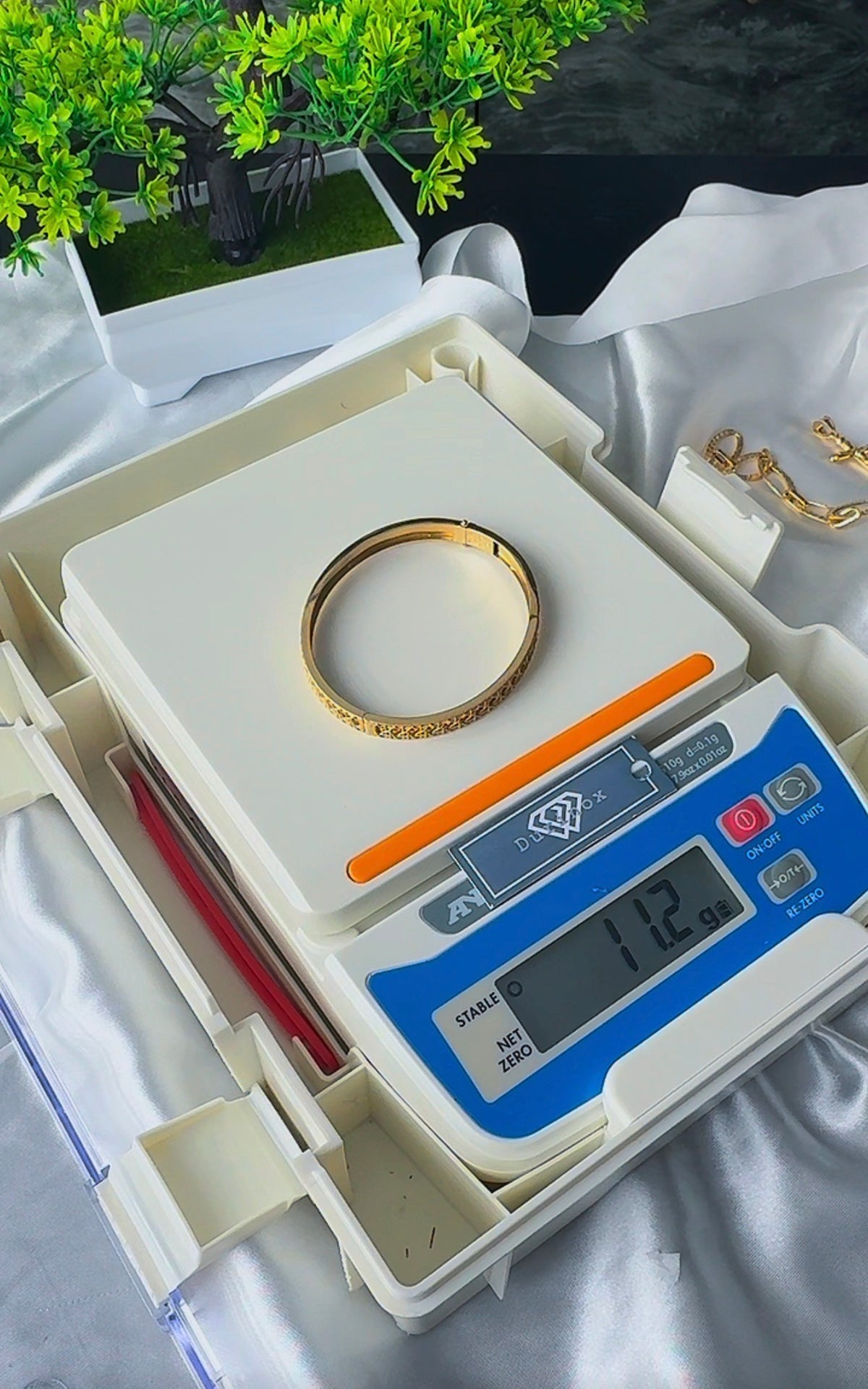 18k Solid Gold Lattice Bangle - Size 19 (11.2g)