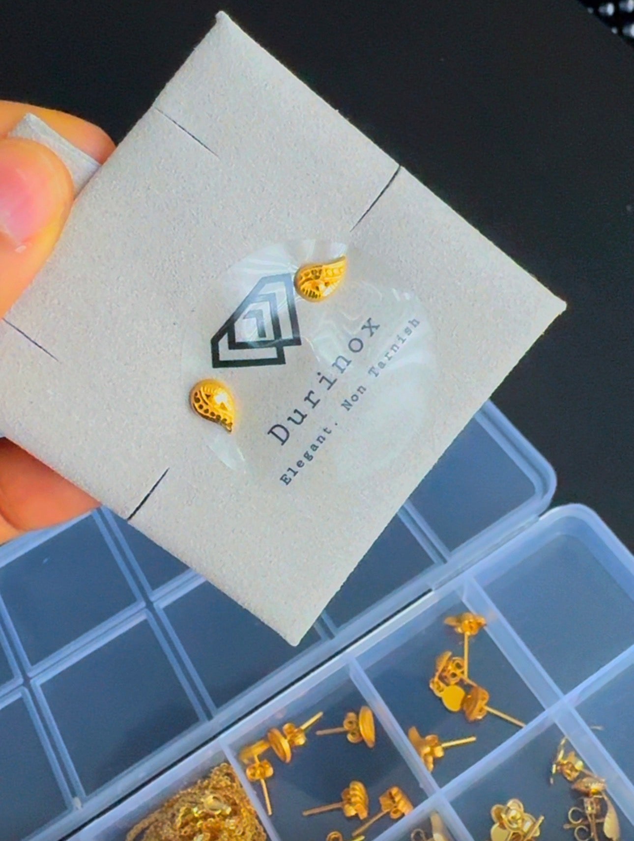 Diiga 21 Karat Real Gold Stud Earrings