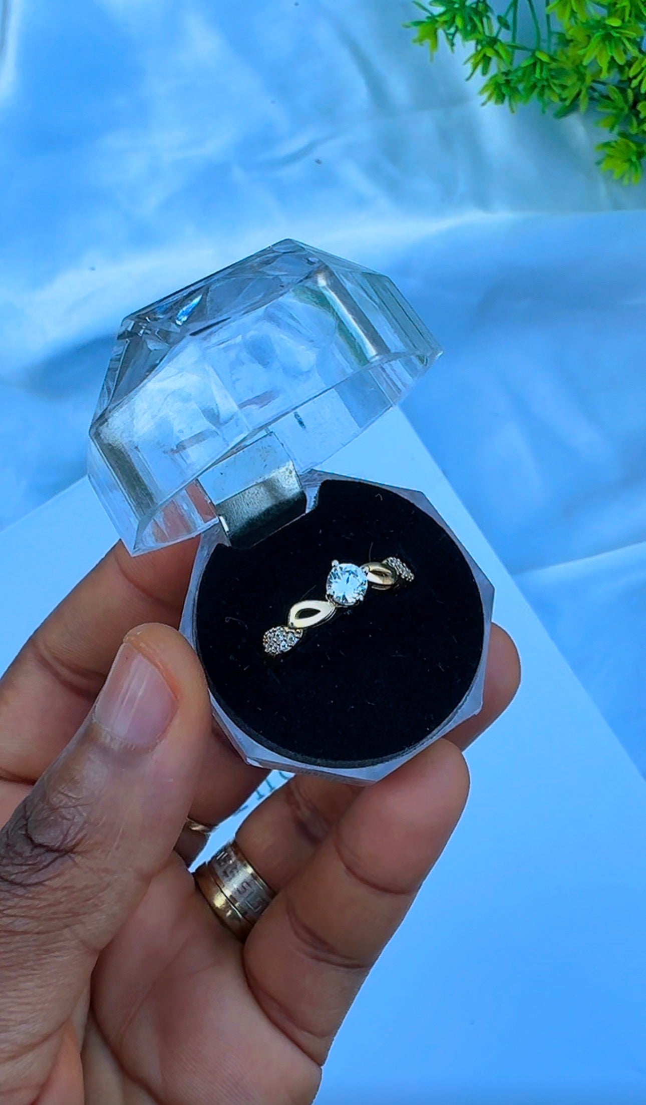 18K Solid Gold Engagement Ring For Women | Size 8 | 2.1g