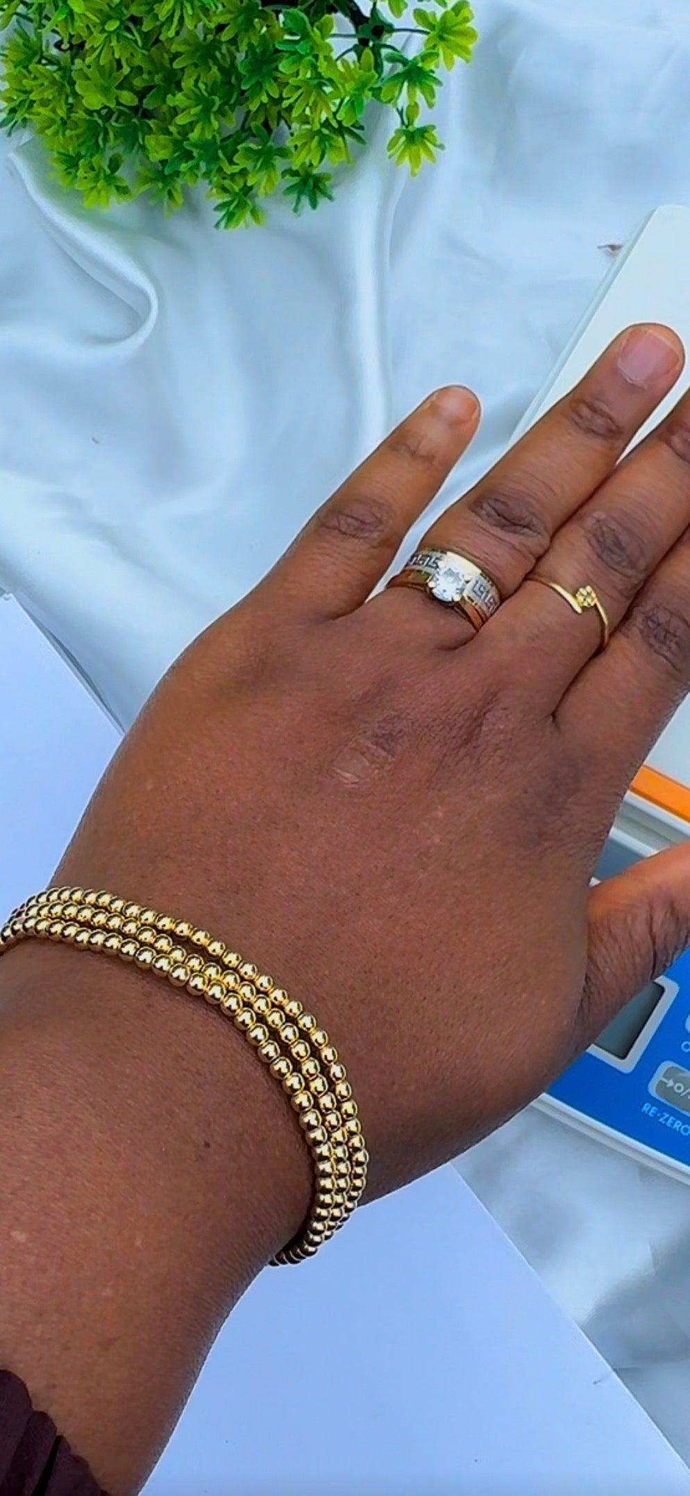 Degaxs 18K Solid Gold Stretchable Bangle (Shiny)