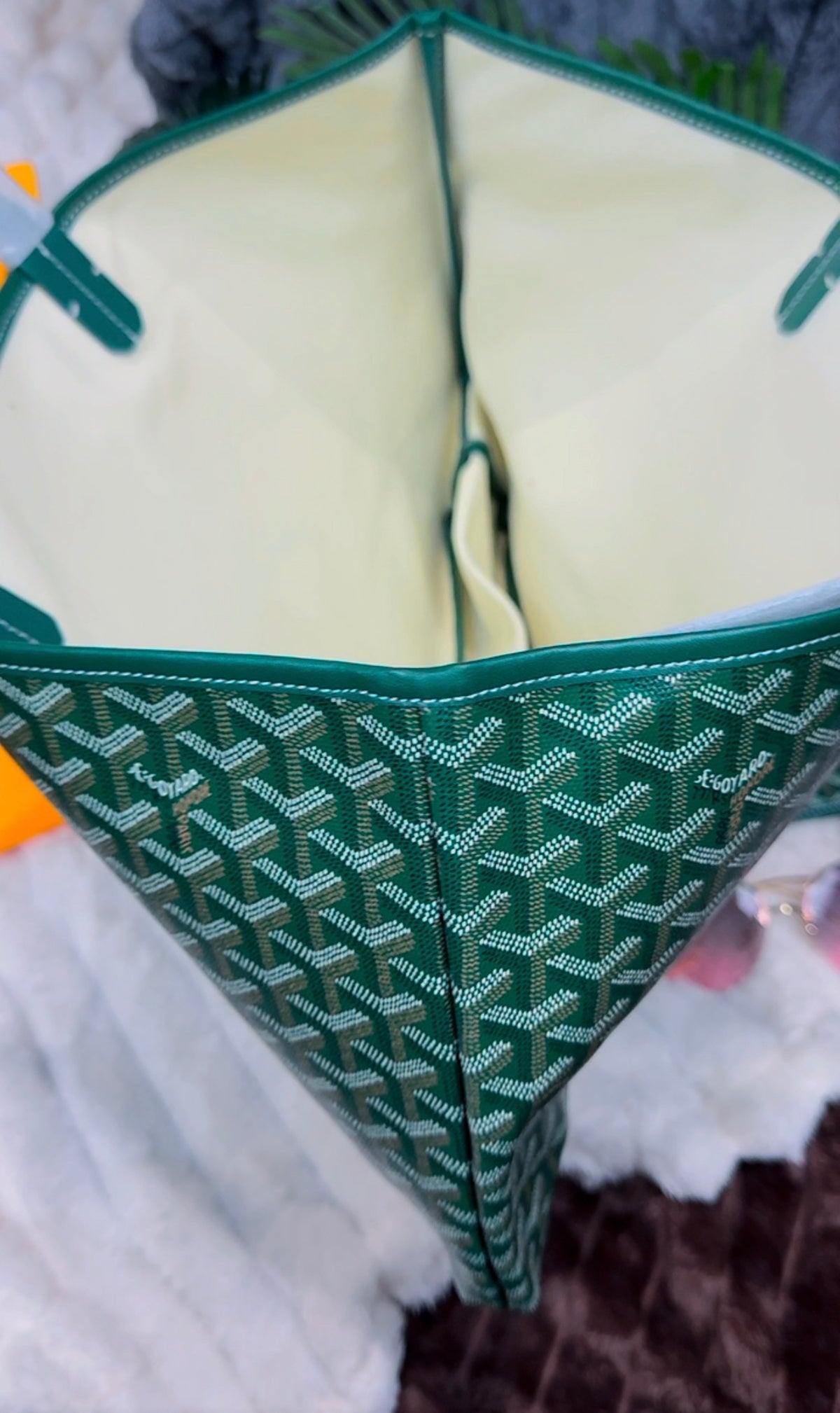 The Green G Patterned Tote Bag with Extra Pouch LASi020