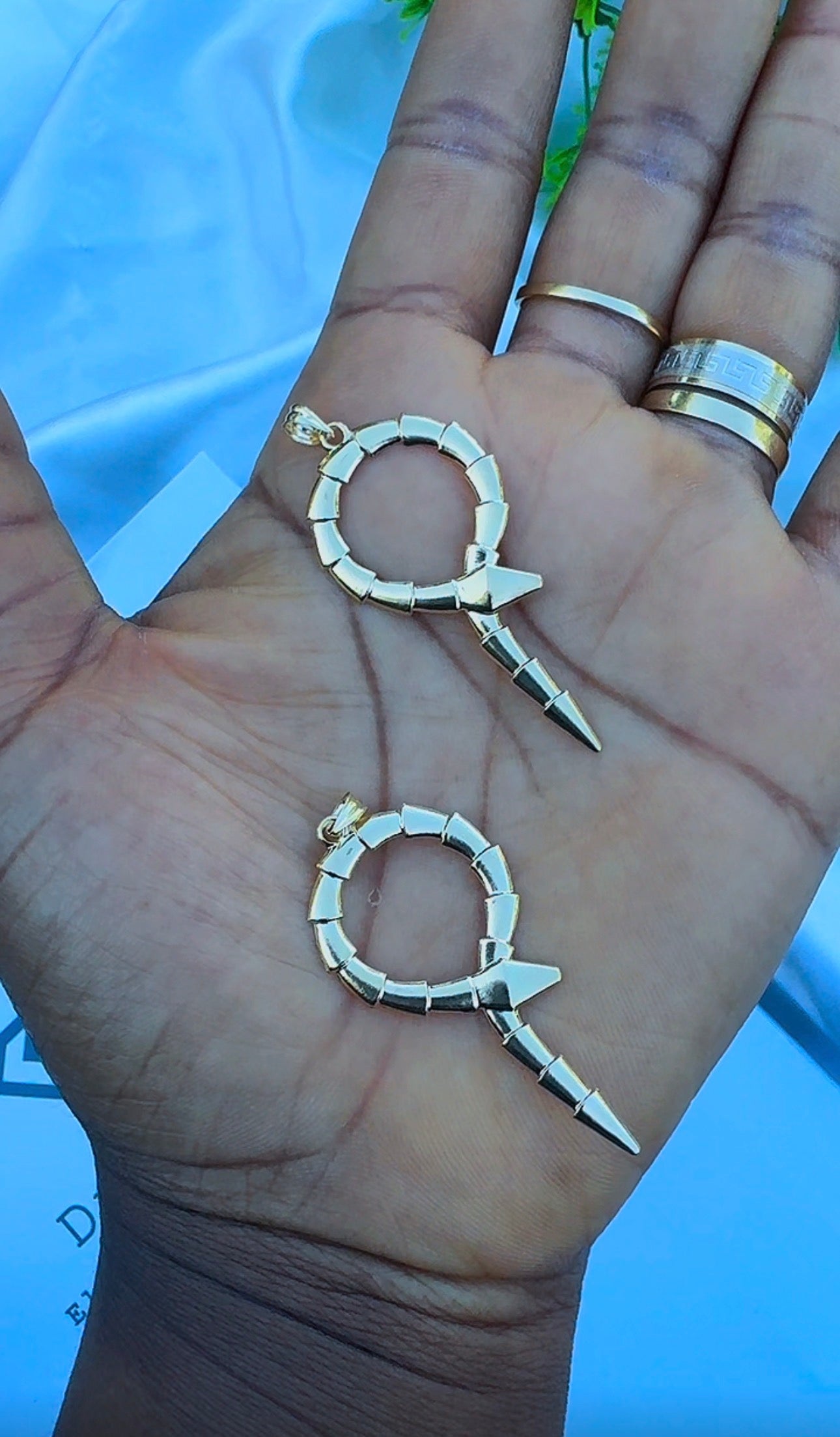 18k Solid Gold Minimalist BV Pendant | 0.6g