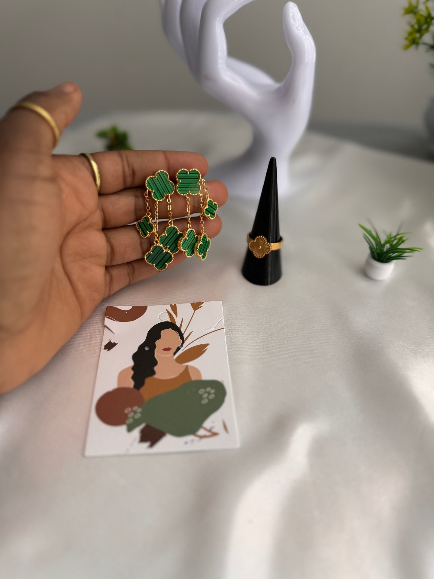 Dera Lightweight Colourful Clover Earrings