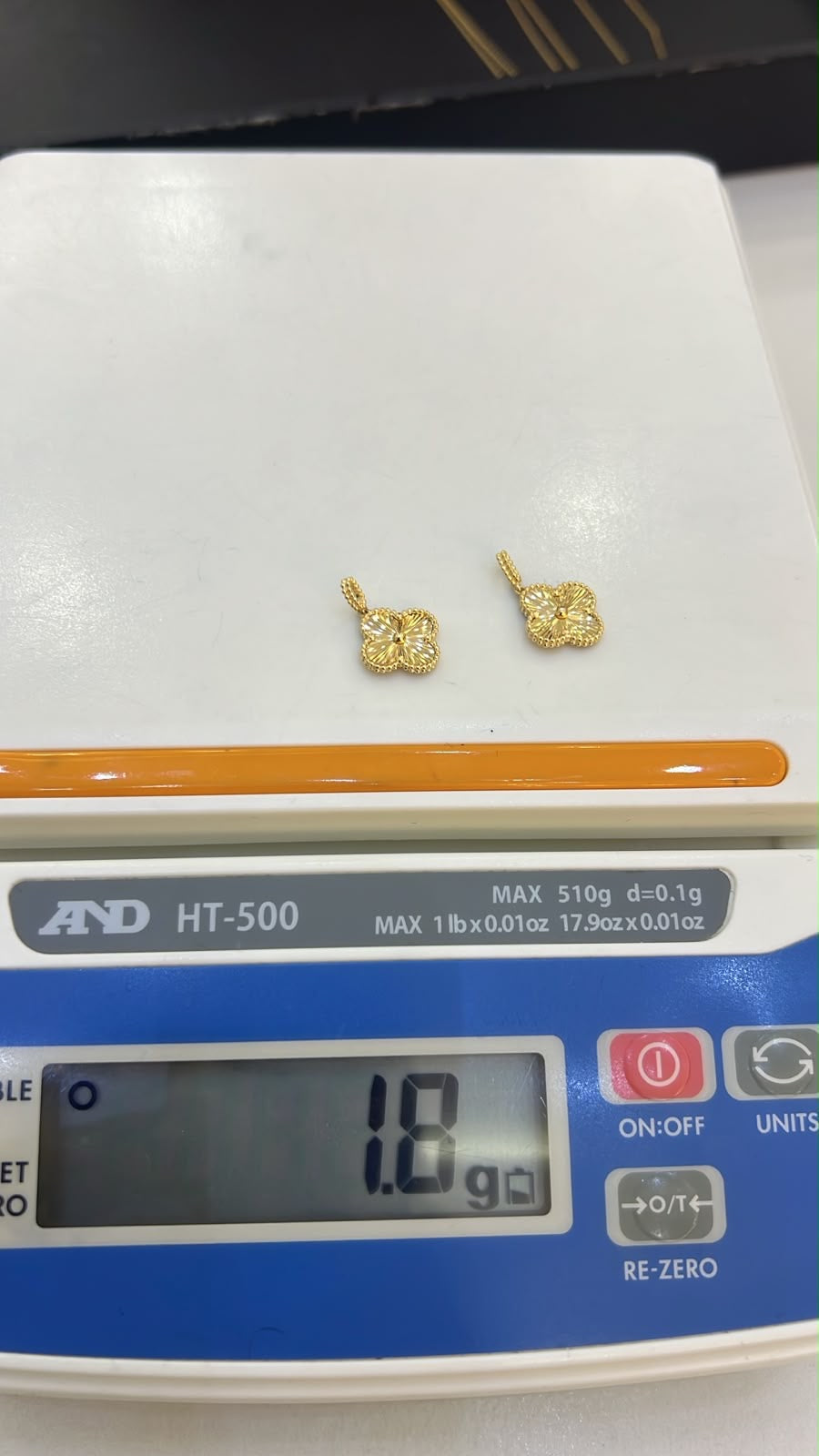 18K Solid Gold Clover Pendants | 0.9g & 1g
