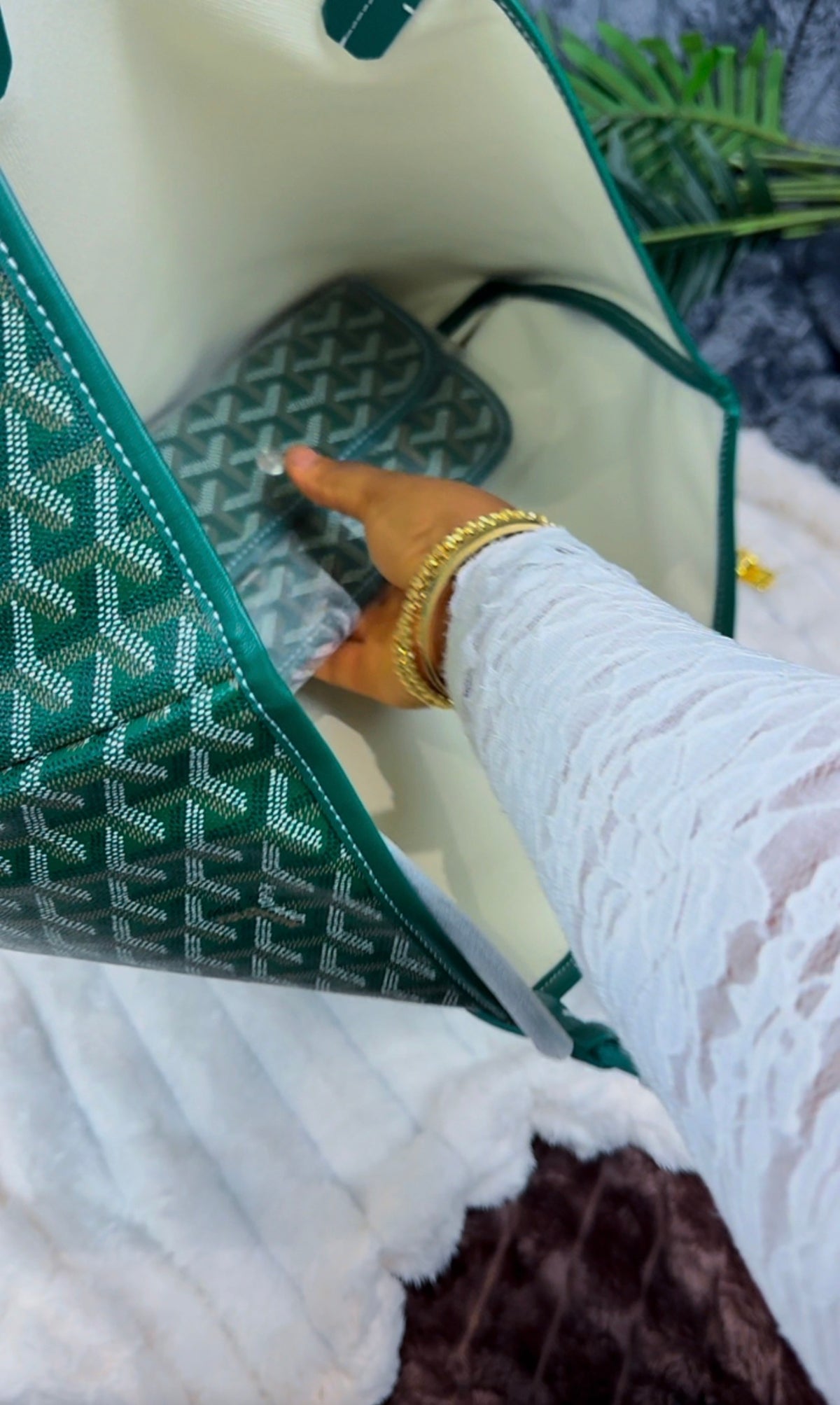 The Green G Patterned Tote Bag with Extra Pouch LASi020