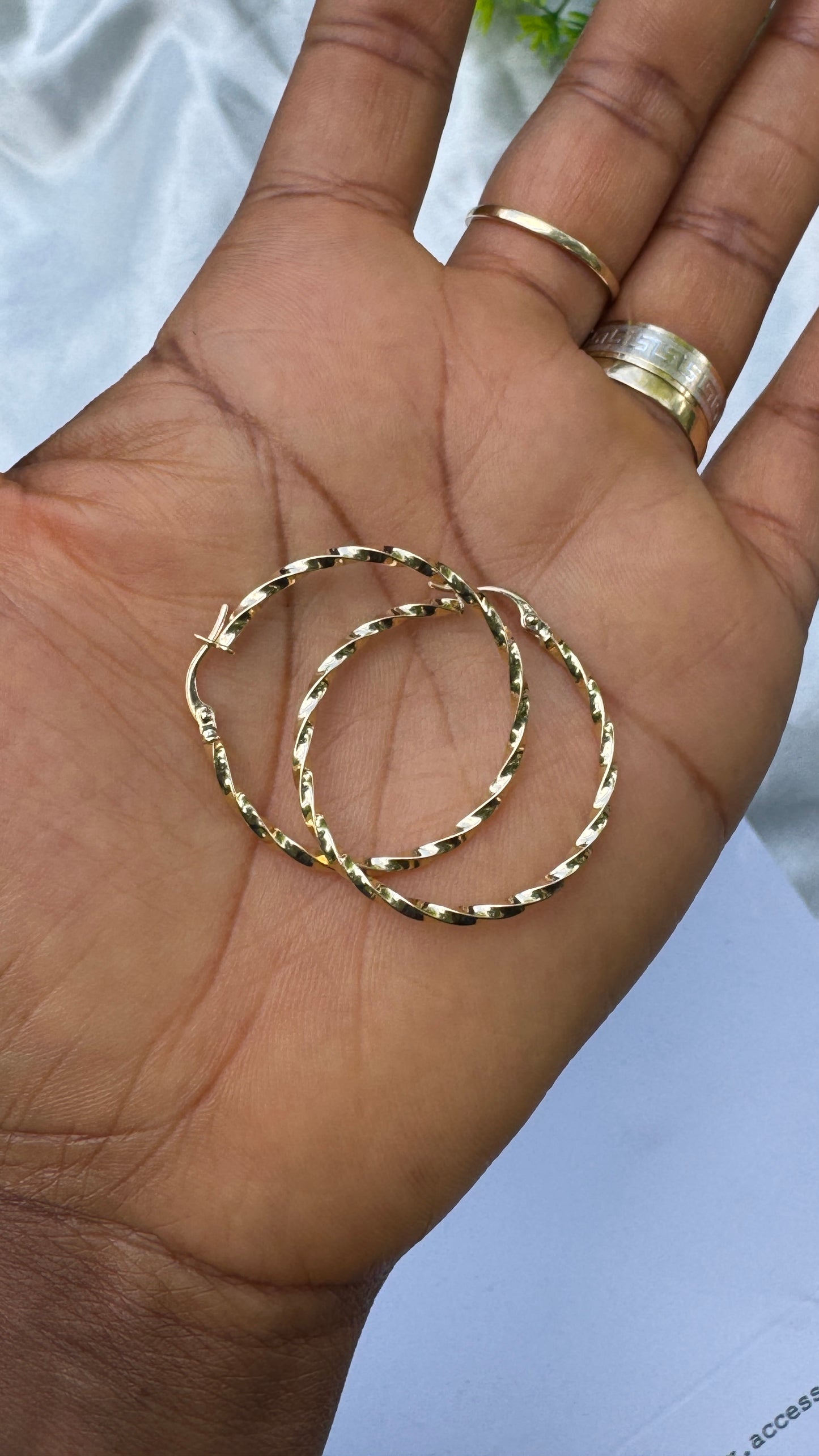 18K Solid Gold Twist Hoop Earrings | 1.29g