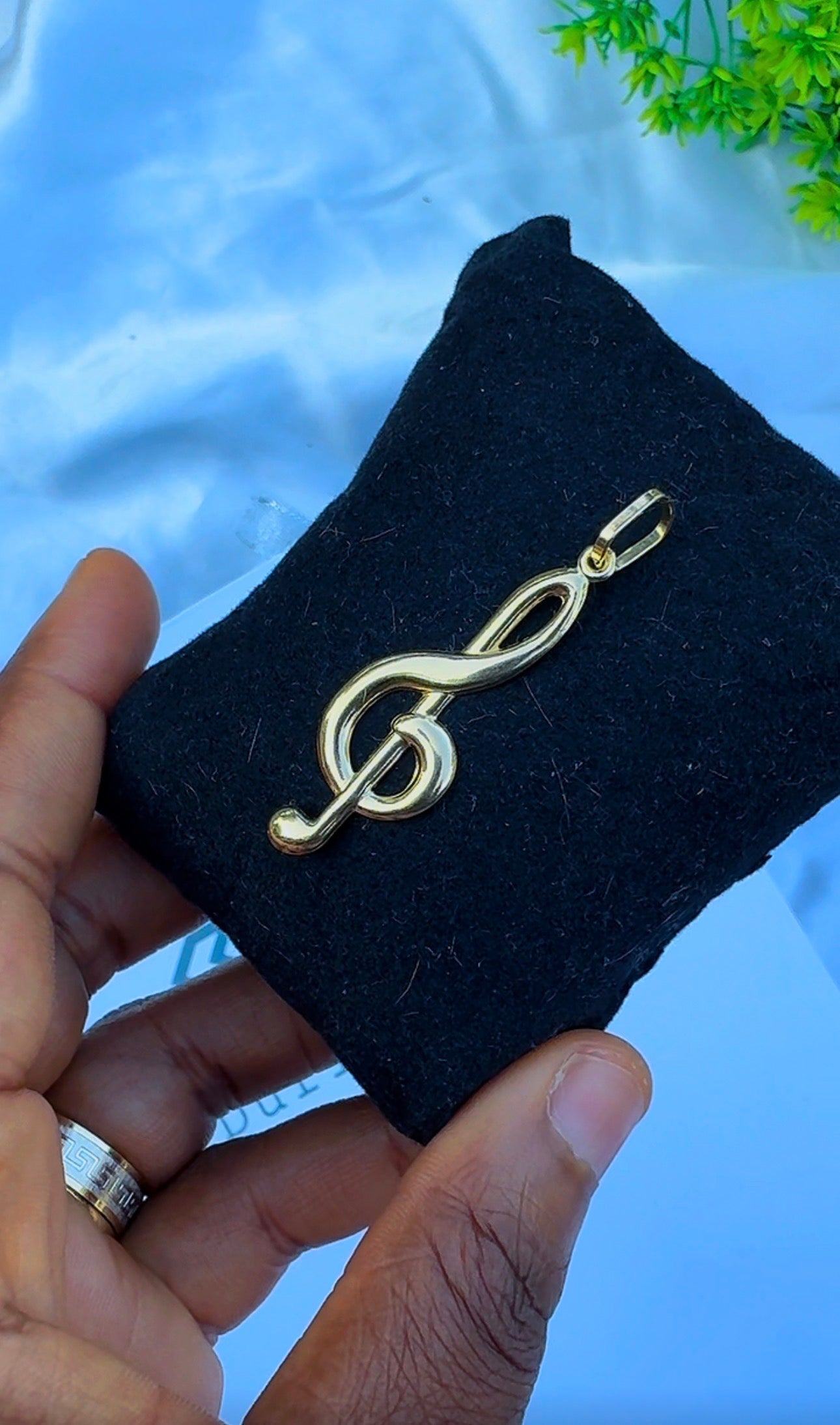18K Solid Gold Music Note Pendant - 1.2g