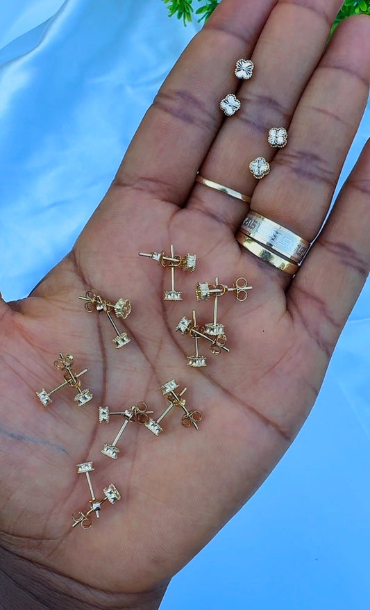 18K Solid Gold Mini Clover Stud Earrings | 0.7g (Extra)