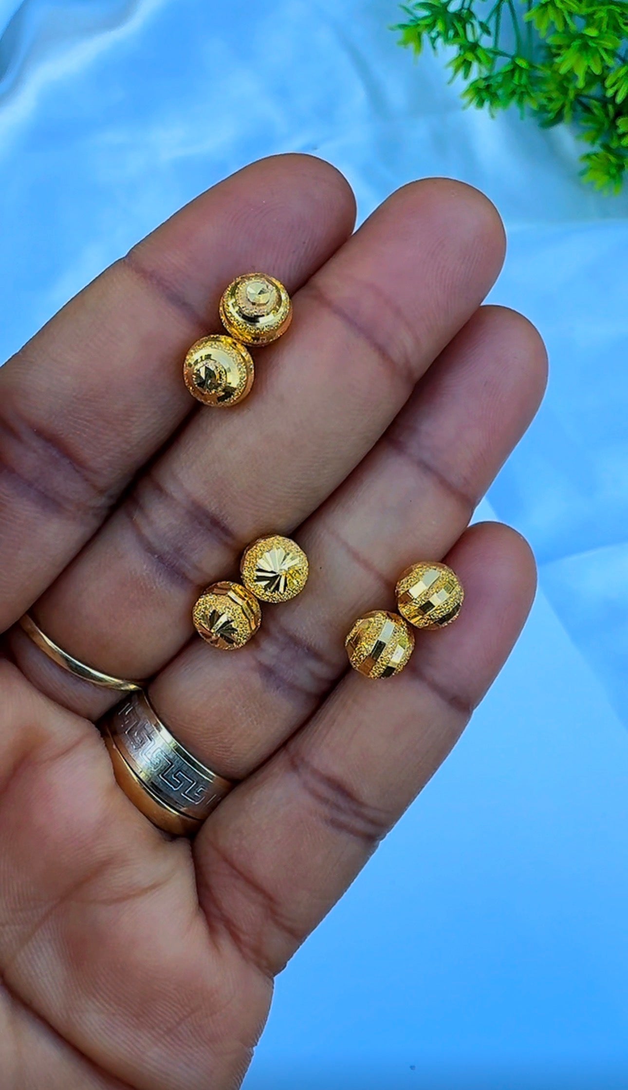 21 Karat Solid Gold Ball Stud Earrings | 1.8g & 2.0g | 3 Different Designs