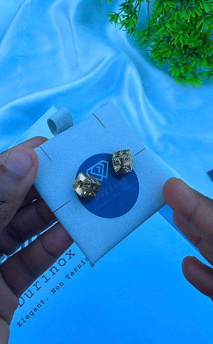 18ct Solid Gold Cube Stud Earrings | 3.1g