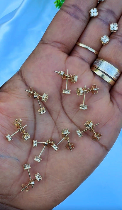 18K Solid Gold Mini Clover Stud Earrings | 0.7g (Extra)