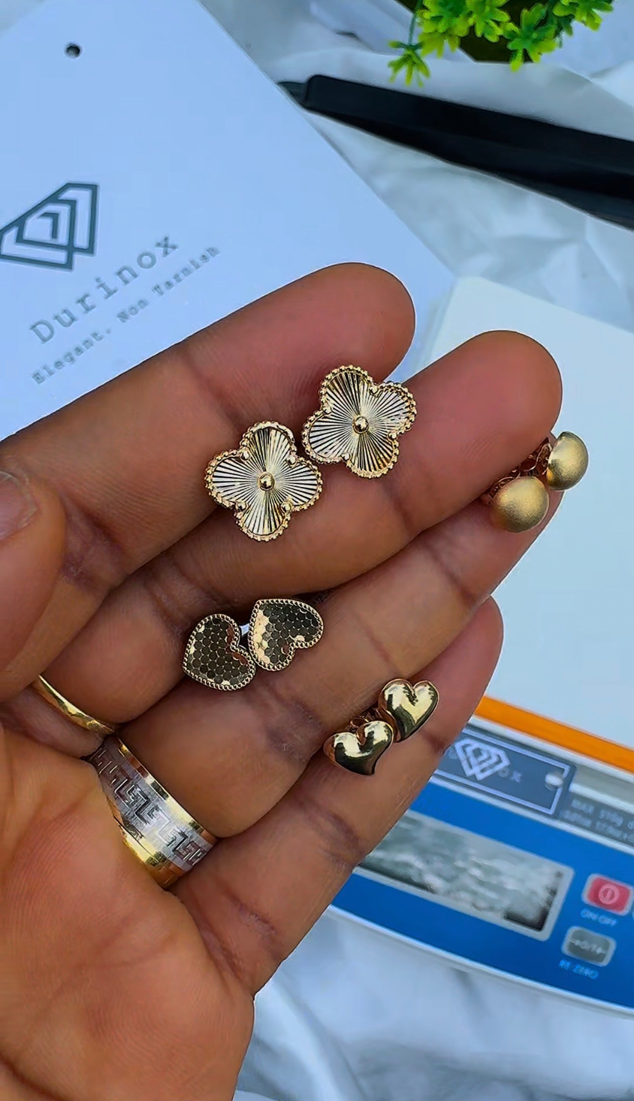 18ct Solid Gold Stud Earrings (Heart) 1.7g