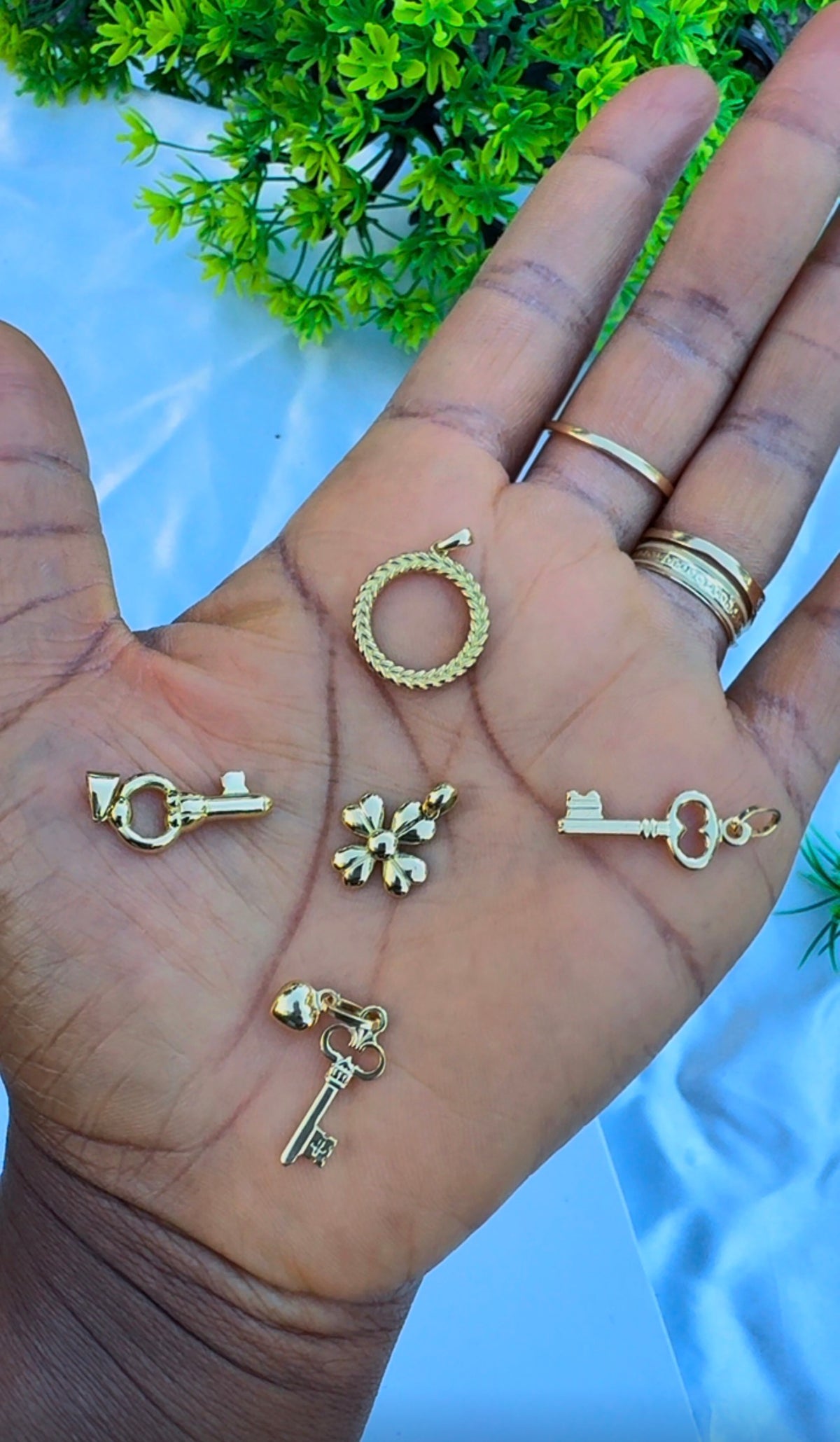18K Solid Gold Key Pendant- 0.9g