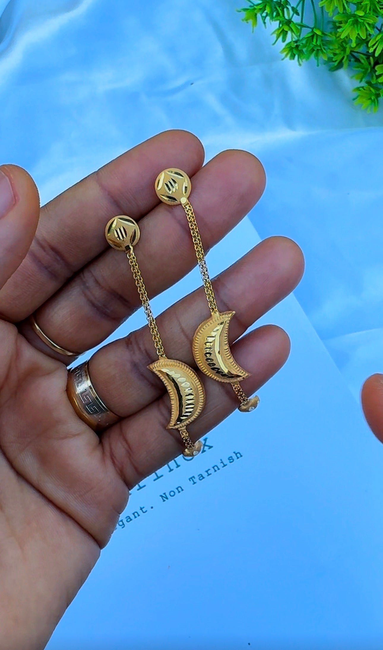 21 Karat Half Moon Drop Stud Earrings | 2.9g