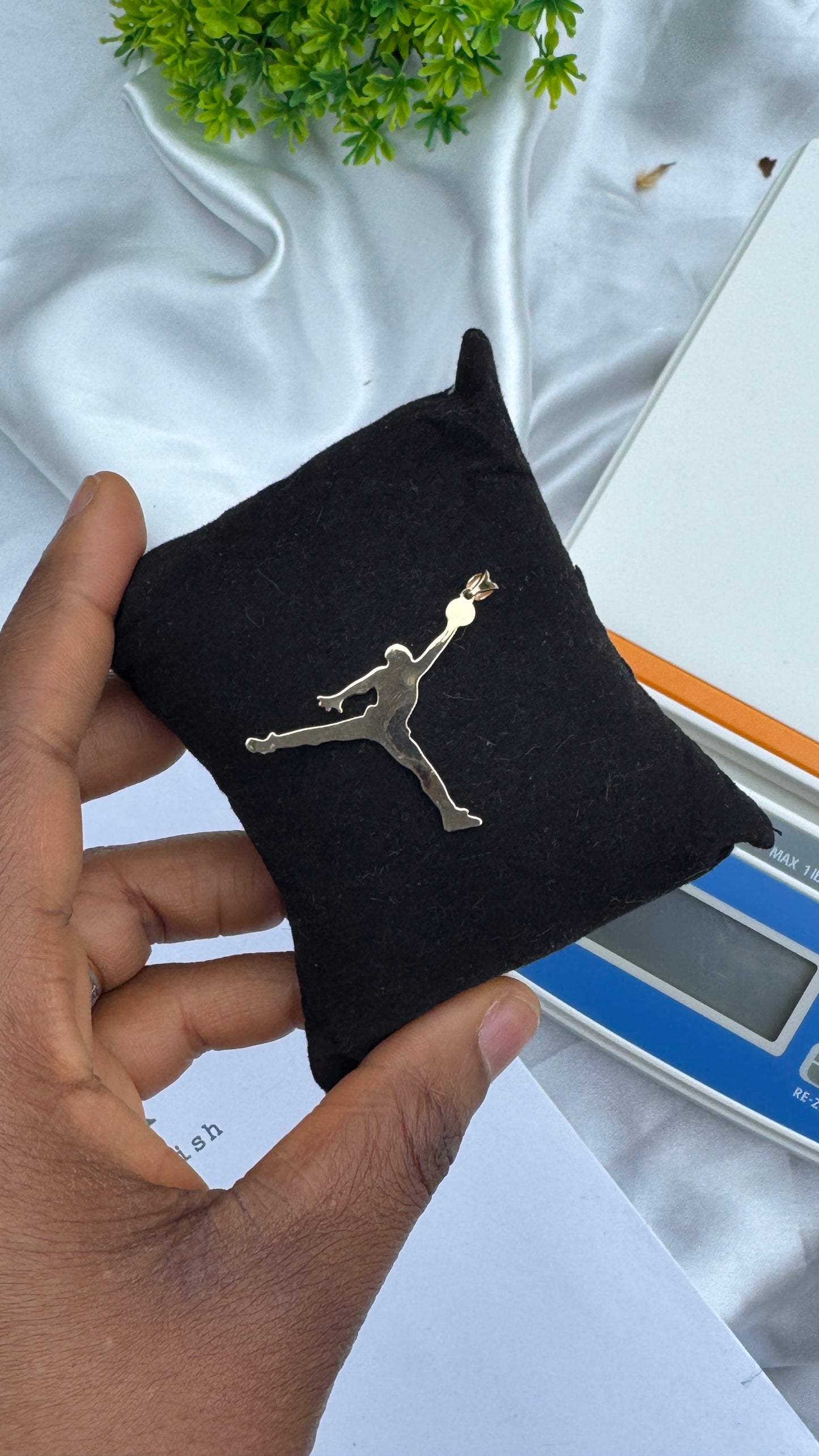 Dagam 18ct Gold Basketball Pendant