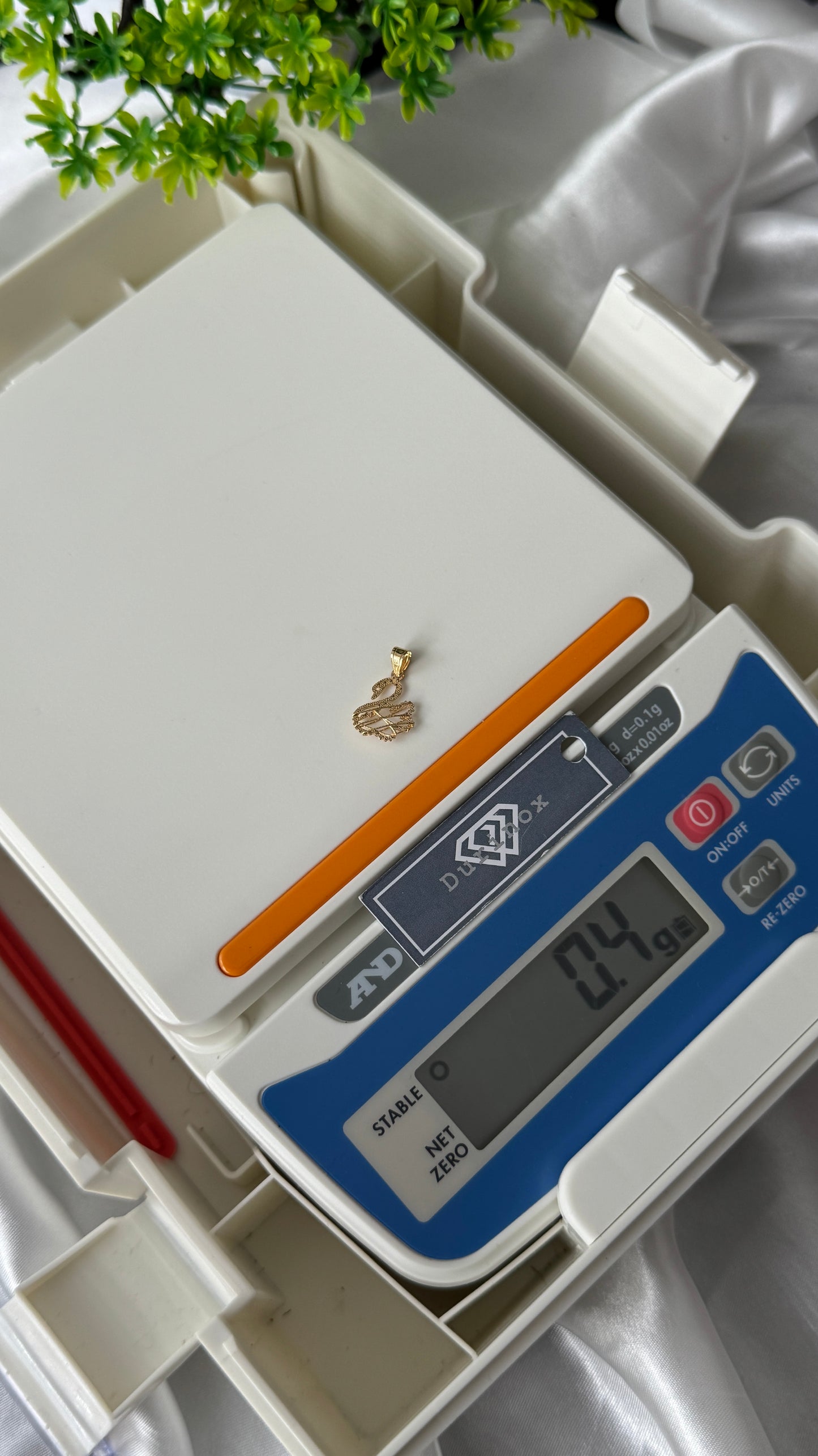 Dellarg 18ct Real Gold (Swan) Pendant