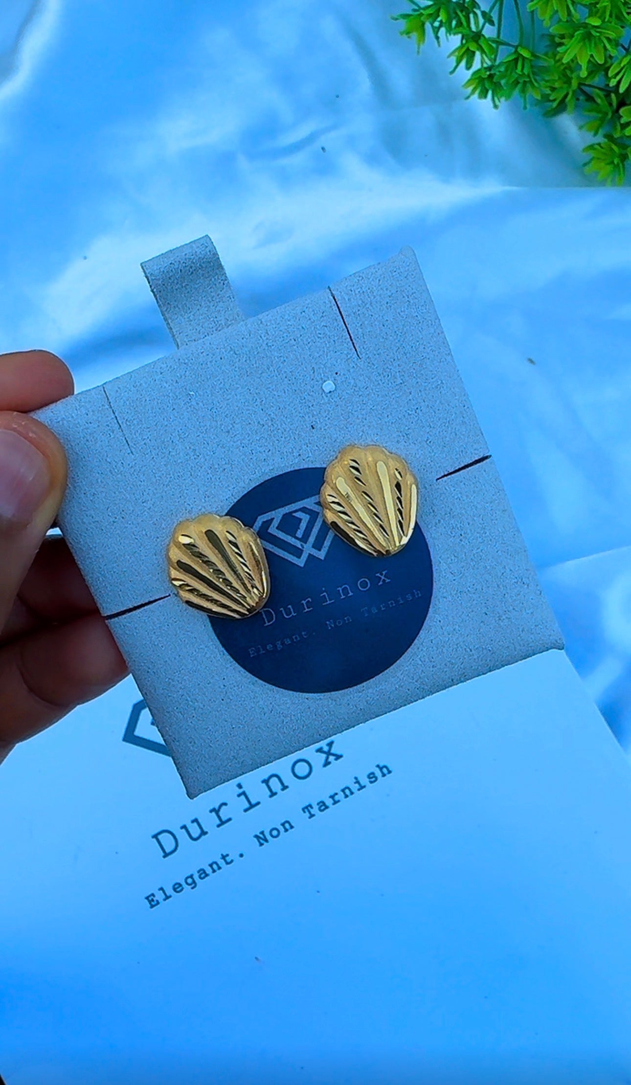 21 Karat Solid Gold Clam Stud Earrings | 1.9g