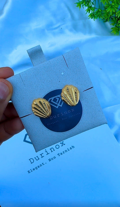 21 Karat Solid Gold Clam Stud Earrings | 1.9g