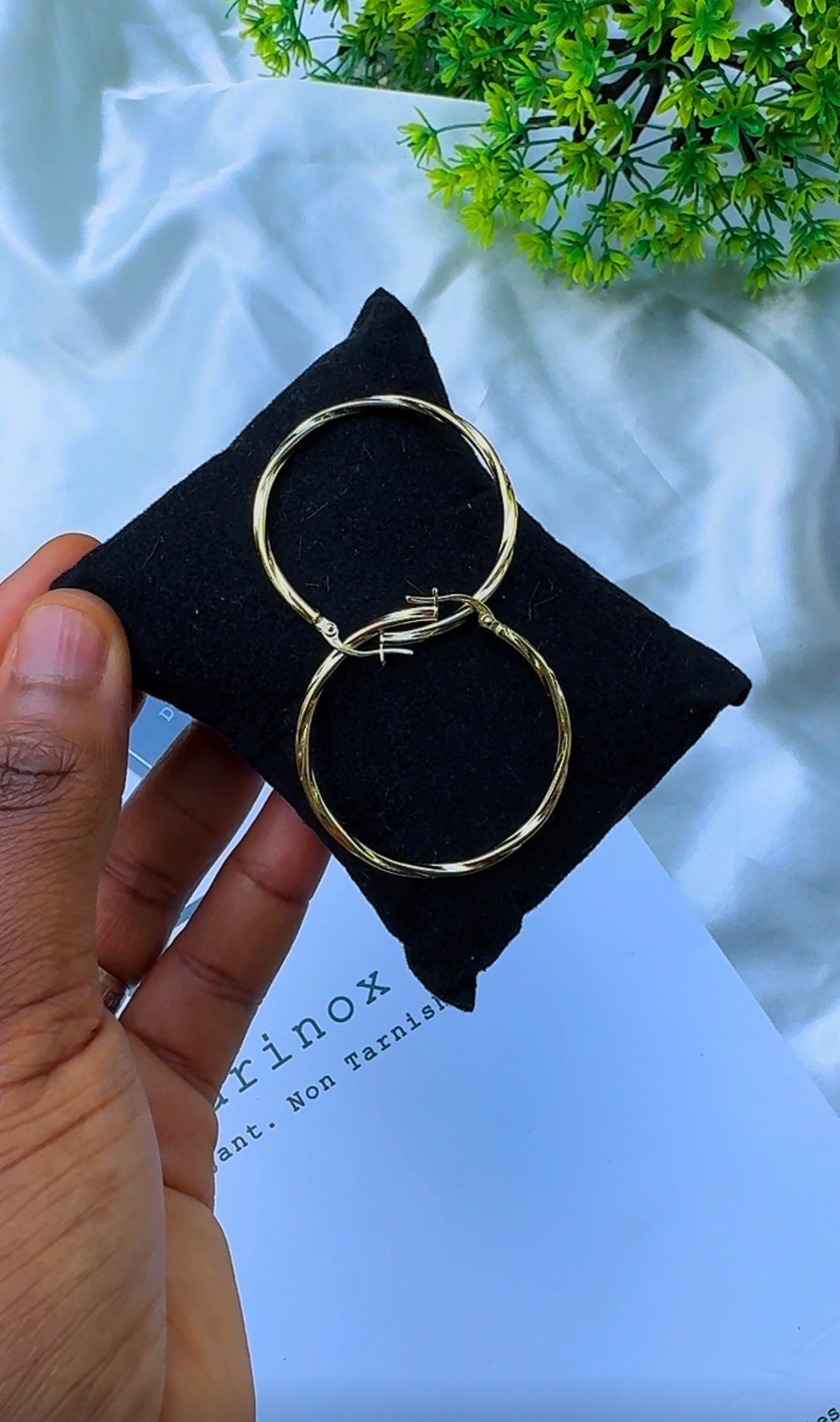 18K Solid Gold Medium Hoop Earrings | 1.5g & 1.63g