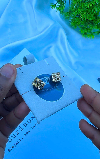 18ct Solid Gold Cube Stud Earrings | 3.1g
