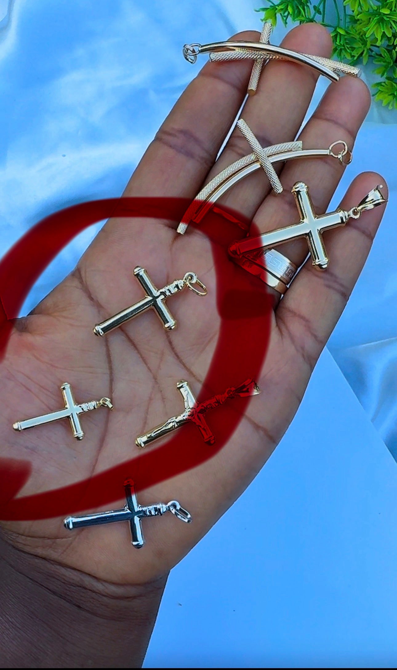 18 Karat Solid Gold Cross Pendant | 1.4g & 1.0g