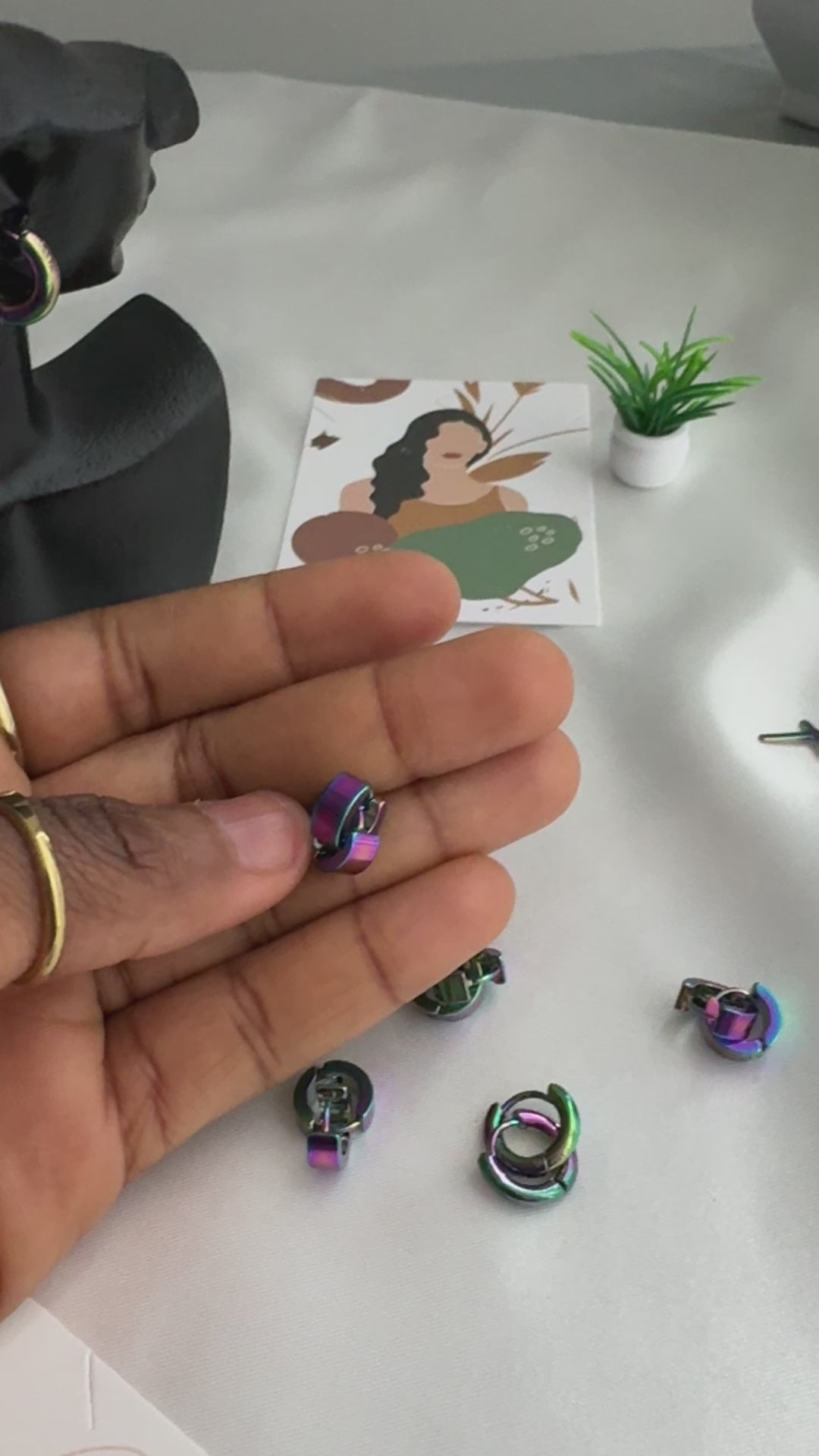 Video Demo | Order Deqa Tiny Mixed Tone Hoop Earrings